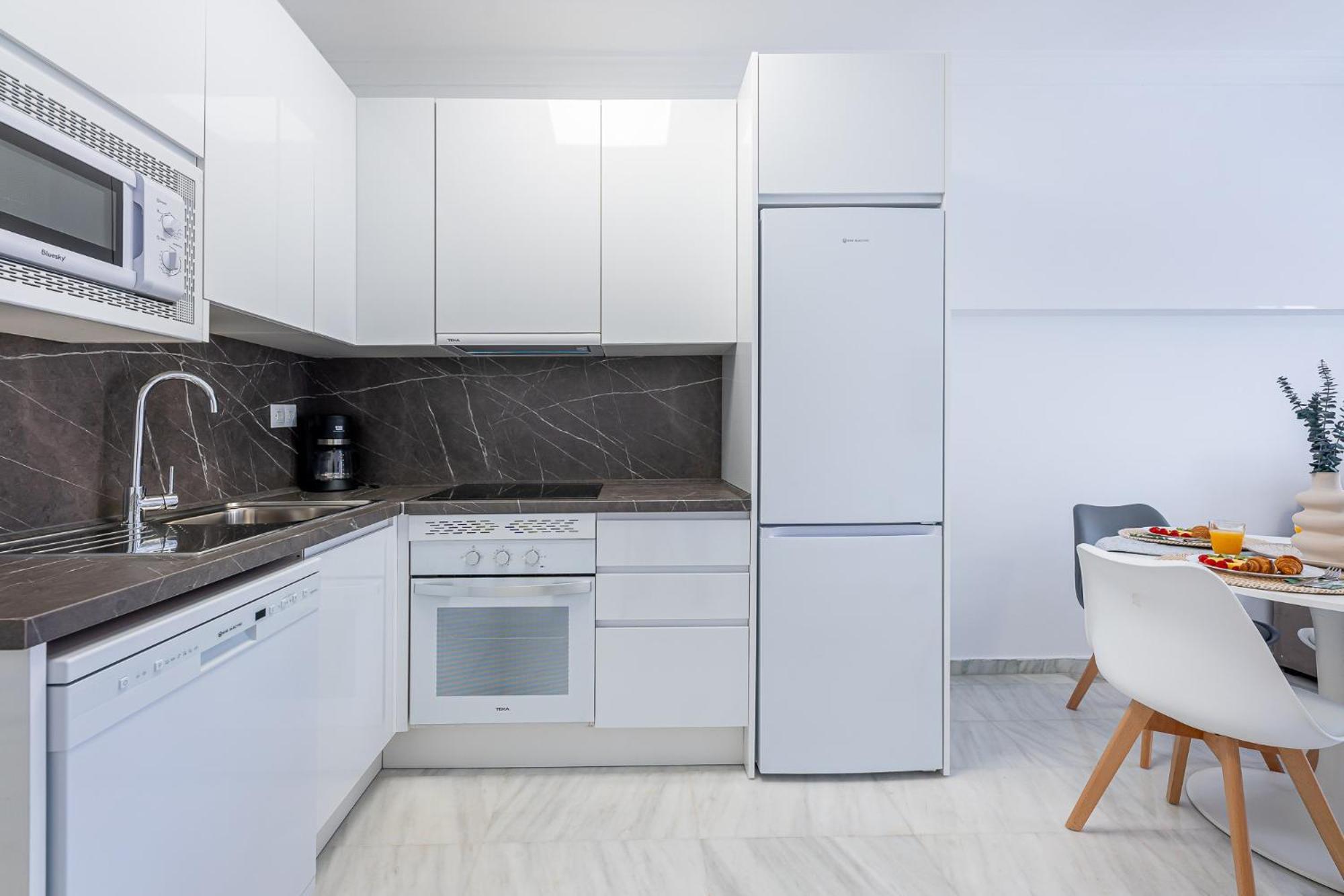 797 Holiday Rentals - Apartamento En Pueblo Quinta A 1 Min De La Playa เบนัลมาเดนา ภายนอก รูปภาพ