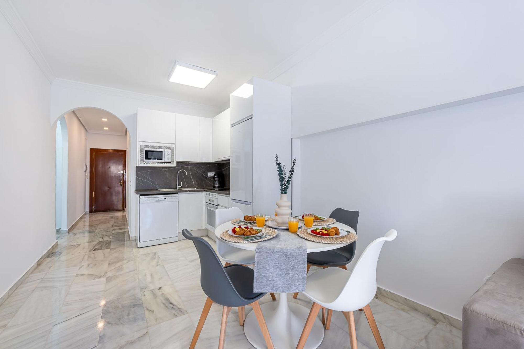 797 Holiday Rentals - Apartamento En Pueblo Quinta A 1 Min De La Playa เบนัลมาเดนา ภายนอก รูปภาพ