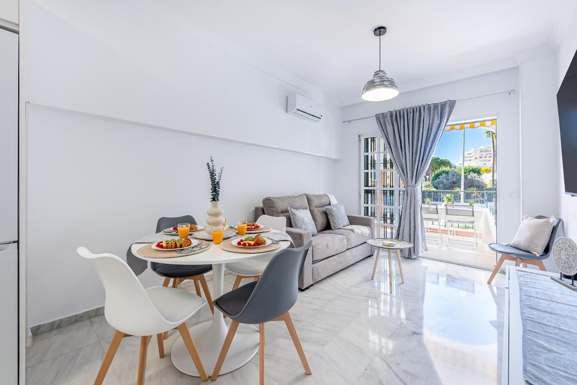 797 Holiday Rentals - Apartamento En Pueblo Quinta A 1 Min De La Playa เบนัลมาเดนา ภายนอก รูปภาพ